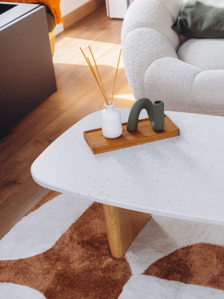 table basse en Silestone et chêne massif Épure Mobilier